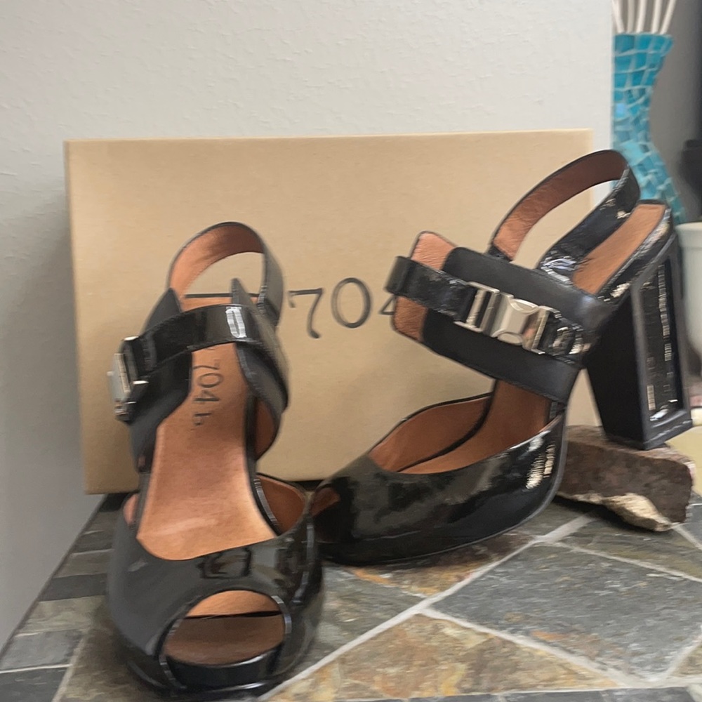 No. 704B Reneh Black Leather & Patent heels